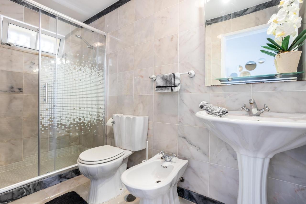 Newly Renovated 2 Bedroom Townhouse - Close To Salema Beach Luaran gambar